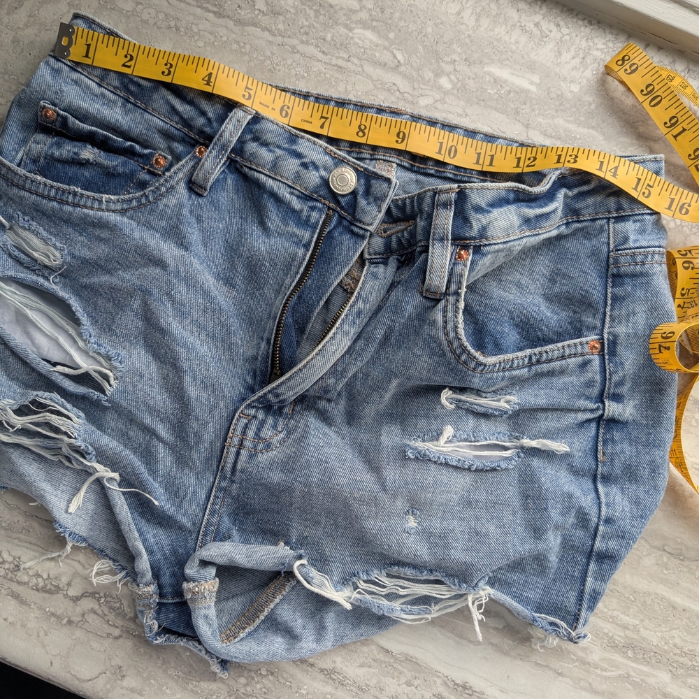 Women's Distressed Denim Shorts - Light Blue - Picture 3 of 3